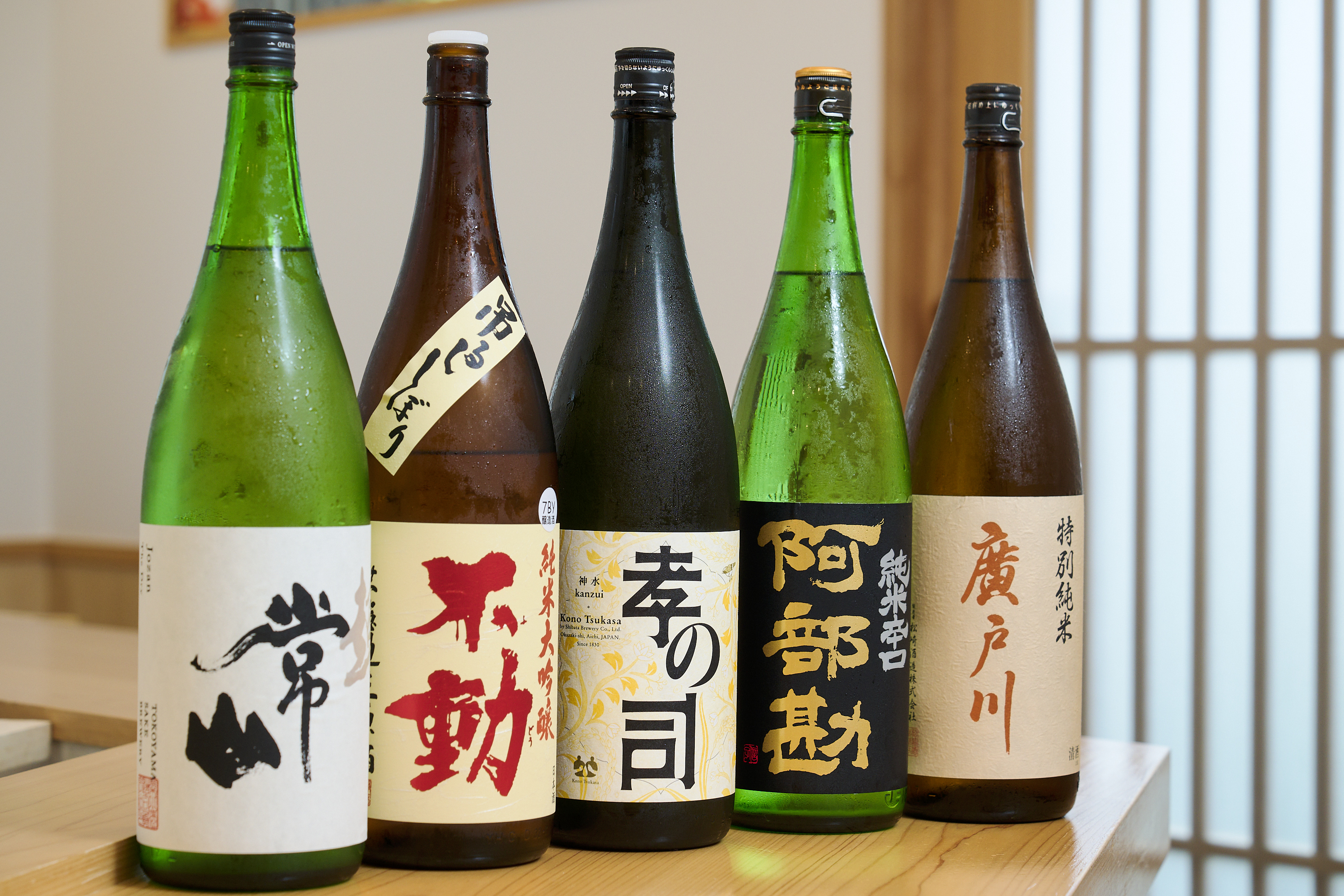 日本酒やワインなど、お料理に合わせて厳選したお酒も充実